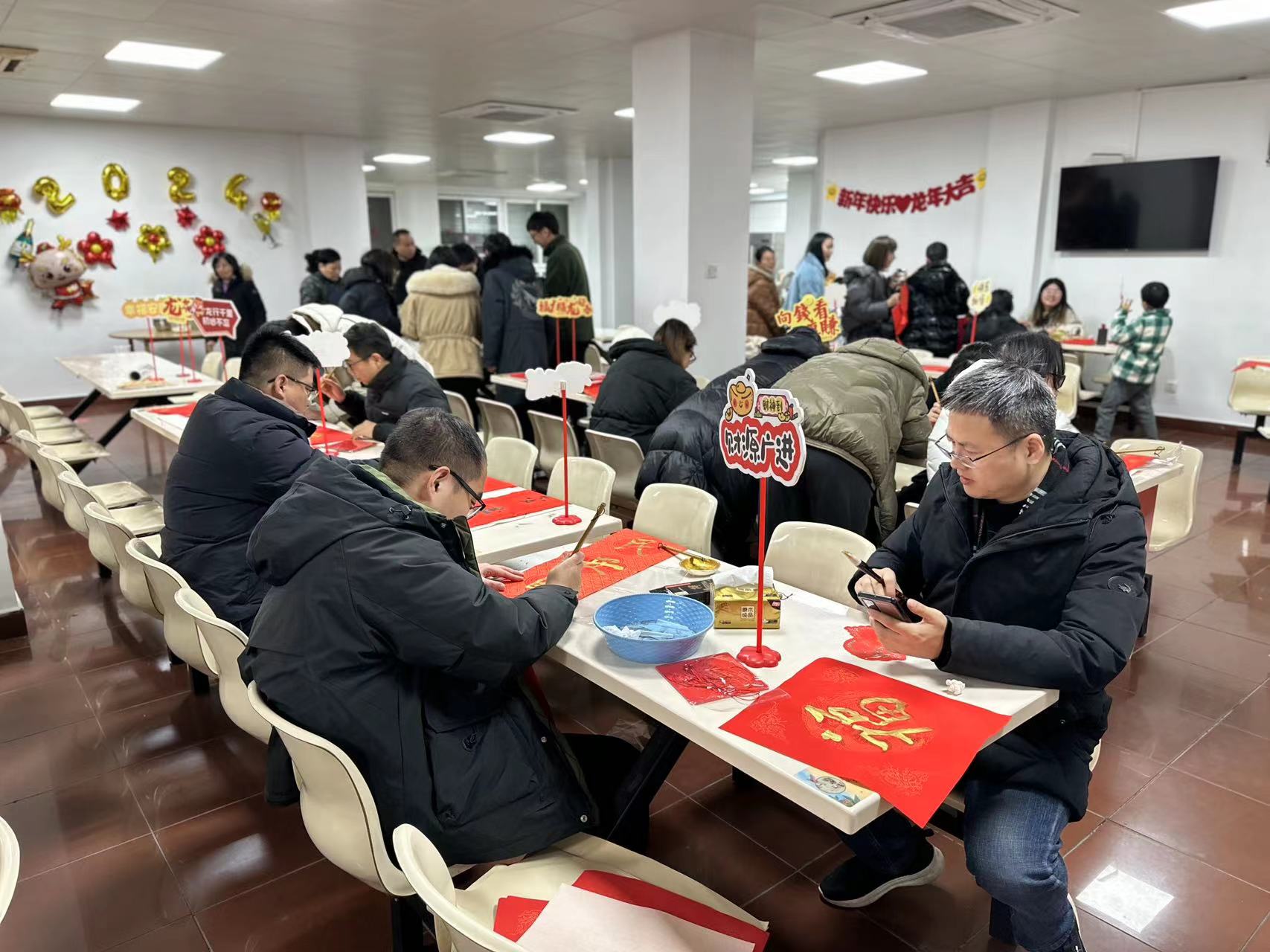 “迎春接福，共慶佳節(jié)”包餃子、寫春聯(lián)活動1 (25).jpg
