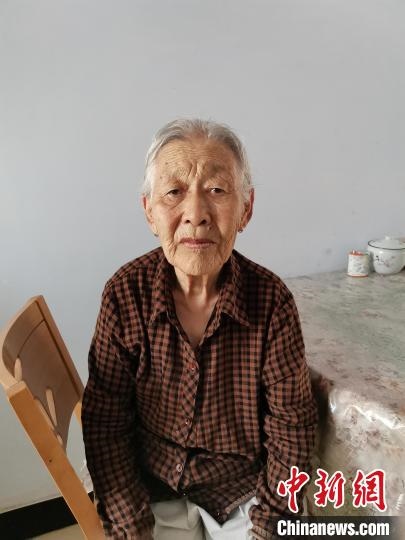 薩仁托婭拍攝的“草原母親”。　薩仁托婭供圖