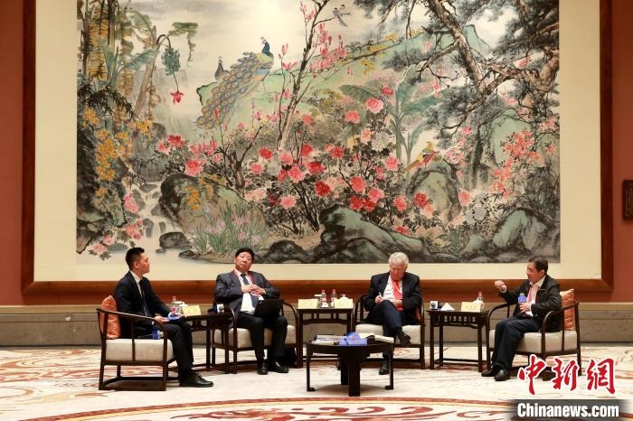 9月27日，尼山世界文明論壇在曲阜舉行，圖為該論壇的“高端訪談”活動?！×籂?攝