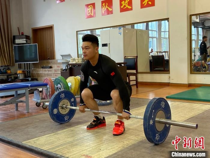 石智勇訓(xùn)練場景?！×植?攝