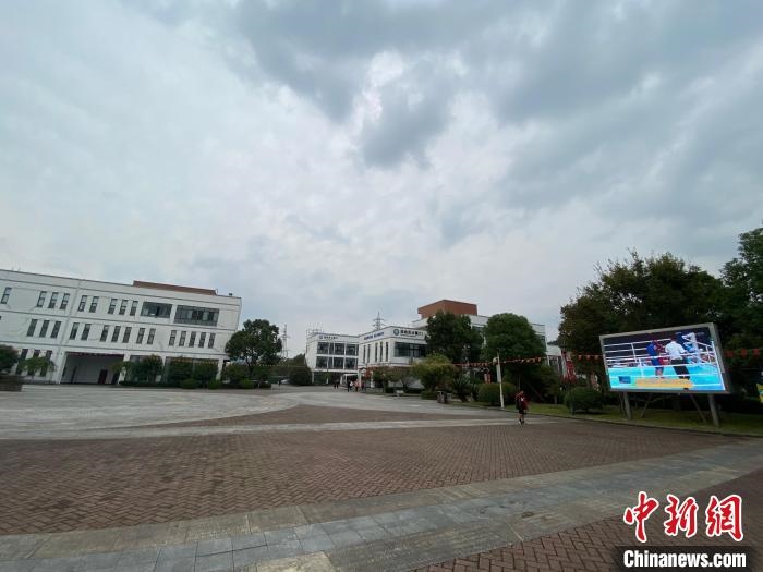 寧波市第二少年兒童業(yè)余體育學(xué)校?！×植?攝
