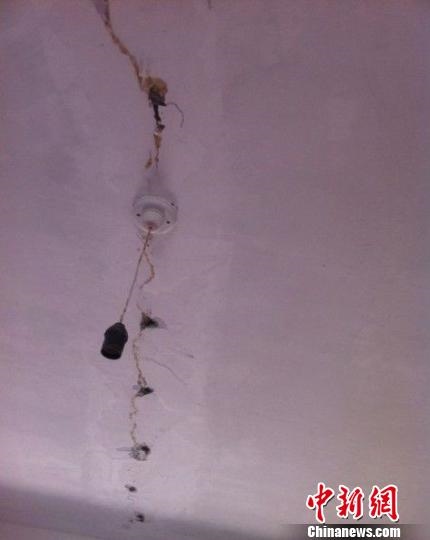 資料圖：房頂開裂。