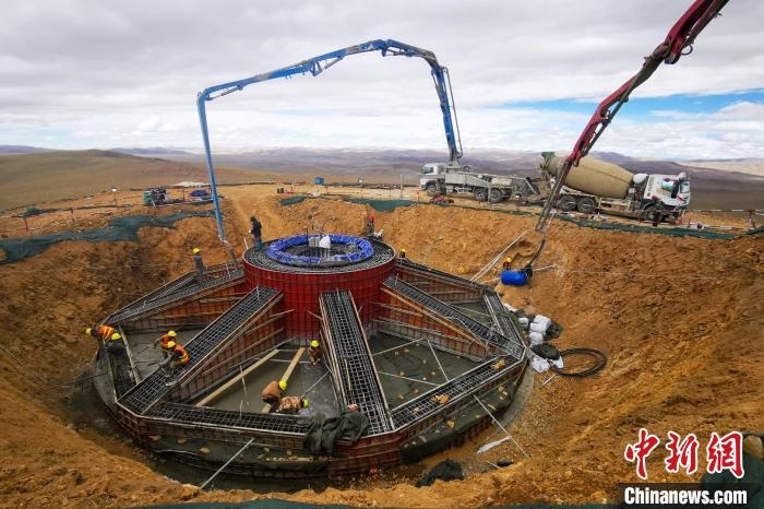 資料圖為該風(fēng)電場(chǎng)建設(shè)現(xiàn)場(chǎng)?！≈袊?guó)電建集團(tuán)成都勘測(cè)設(shè)計(jì)研究院有限公司 供圖