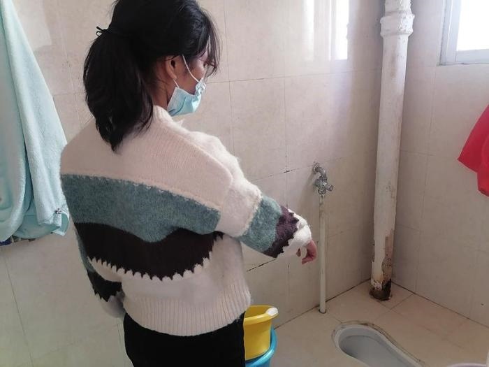  劉小姐在網(wǎng)上找人疏通出租屋里的廁所，被收費5380元