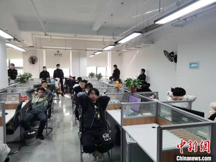 抓捕現(xiàn)場(chǎng)。　長沙市公安局供圖