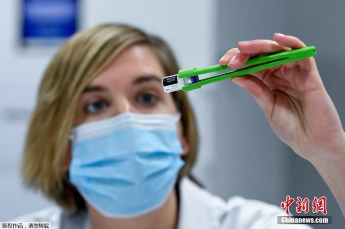 資料圖：比利時(shí)醫(yī)護(hù)人員正在準(zhǔn)備新冠疫苗接種工作。