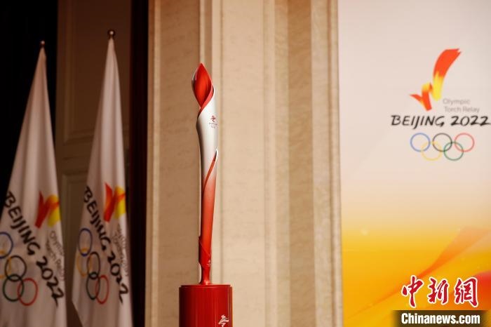 展示的北京冬奧會火炬?！〗x 攝