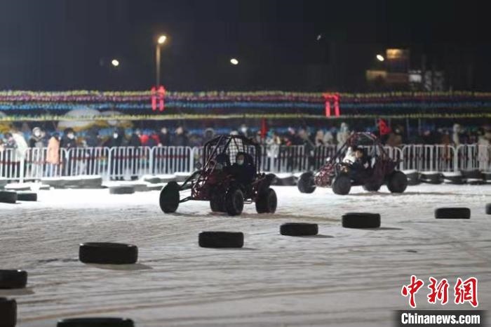 來吧，一起體驗雪地越野車的刺激吧?！∮诤Ｑ?攝