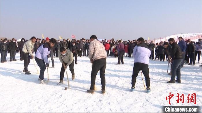 帕普孜球場(chǎng)，激烈角逐?！“统h融媒體中心供圖