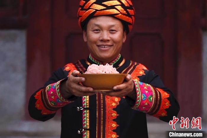 圖為“暢饗云宴”巧手年菜系列短視頻截圖?！『h(yuǎn)航 攝