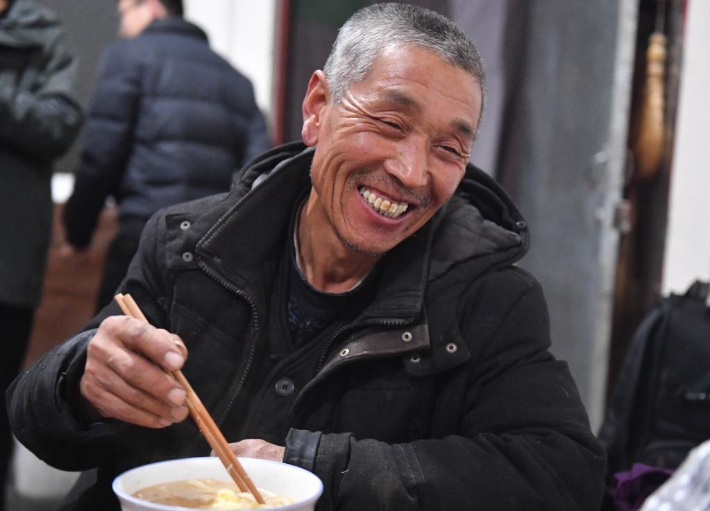 1月26日，山西省汾西縣段村村民蔡文明談起見到總書記的心情，激動又開心。新華社記者 柴婷 攝