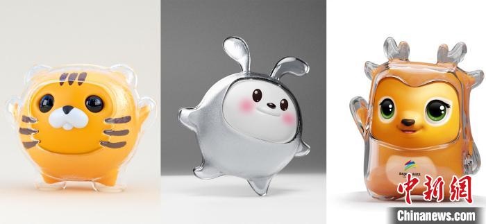 設(shè)計(jì)團(tuán)隊(duì)曾嘗試在冰殼之下更換成老虎、兔子或麋鹿等形象。(資料圖) 劉平云供圖