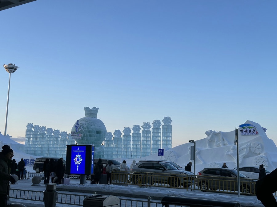 運(yùn)動員們在賽道上盡情狂奔（王鵬） (2).jpg