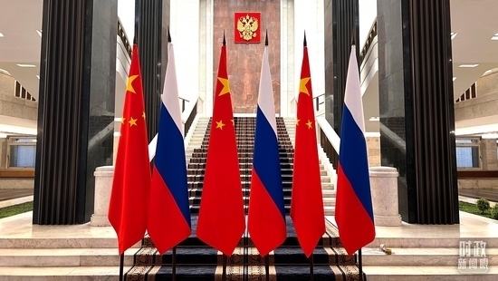 △習(xí)主席在這里同米舒斯京總理握手合影。（總臺(tái)央視記者程鋮拍攝）