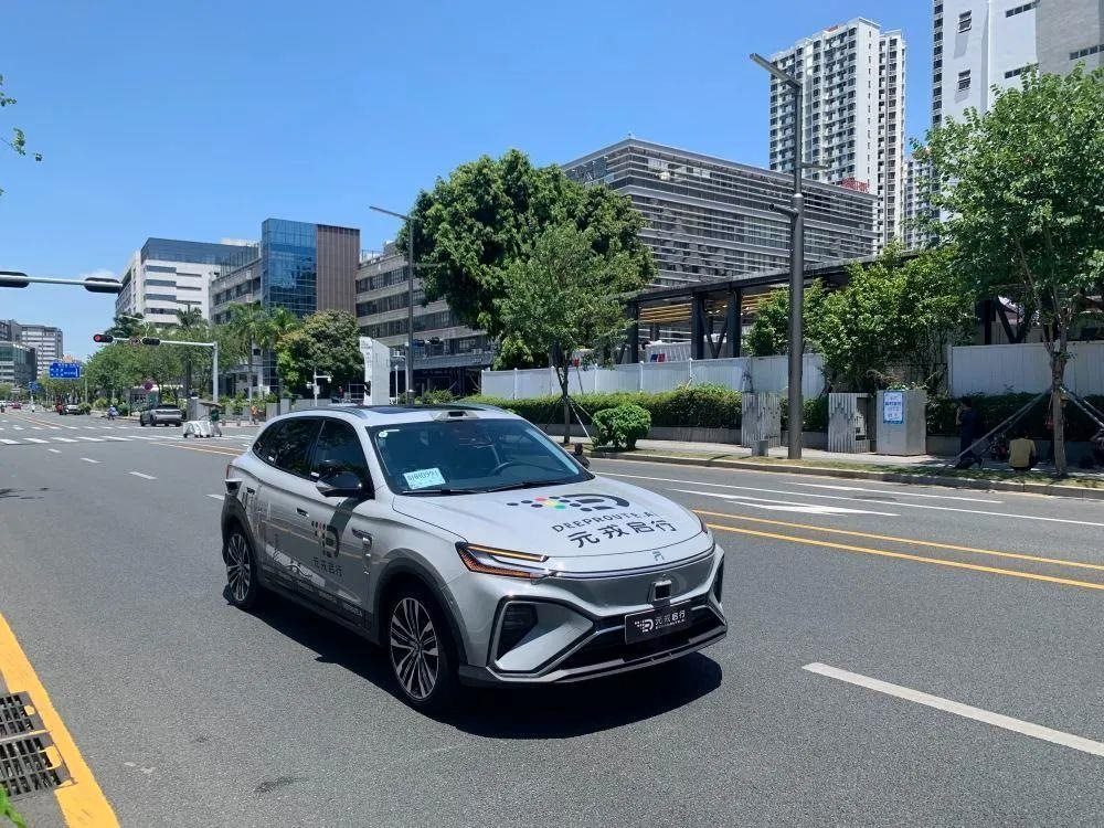 △自動駕駛汽車在河套深港科技創(chuàng)新合作區(qū)開展道路測試。