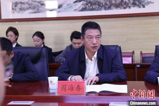 圖為西寧城市職業(yè)技術(shù)學(xué)院黨委書記周海春發(fā)言。青海省人民檢察院供圖