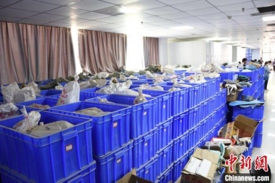 圖為待清理的骨骼標(biāo)本。王宇 攝