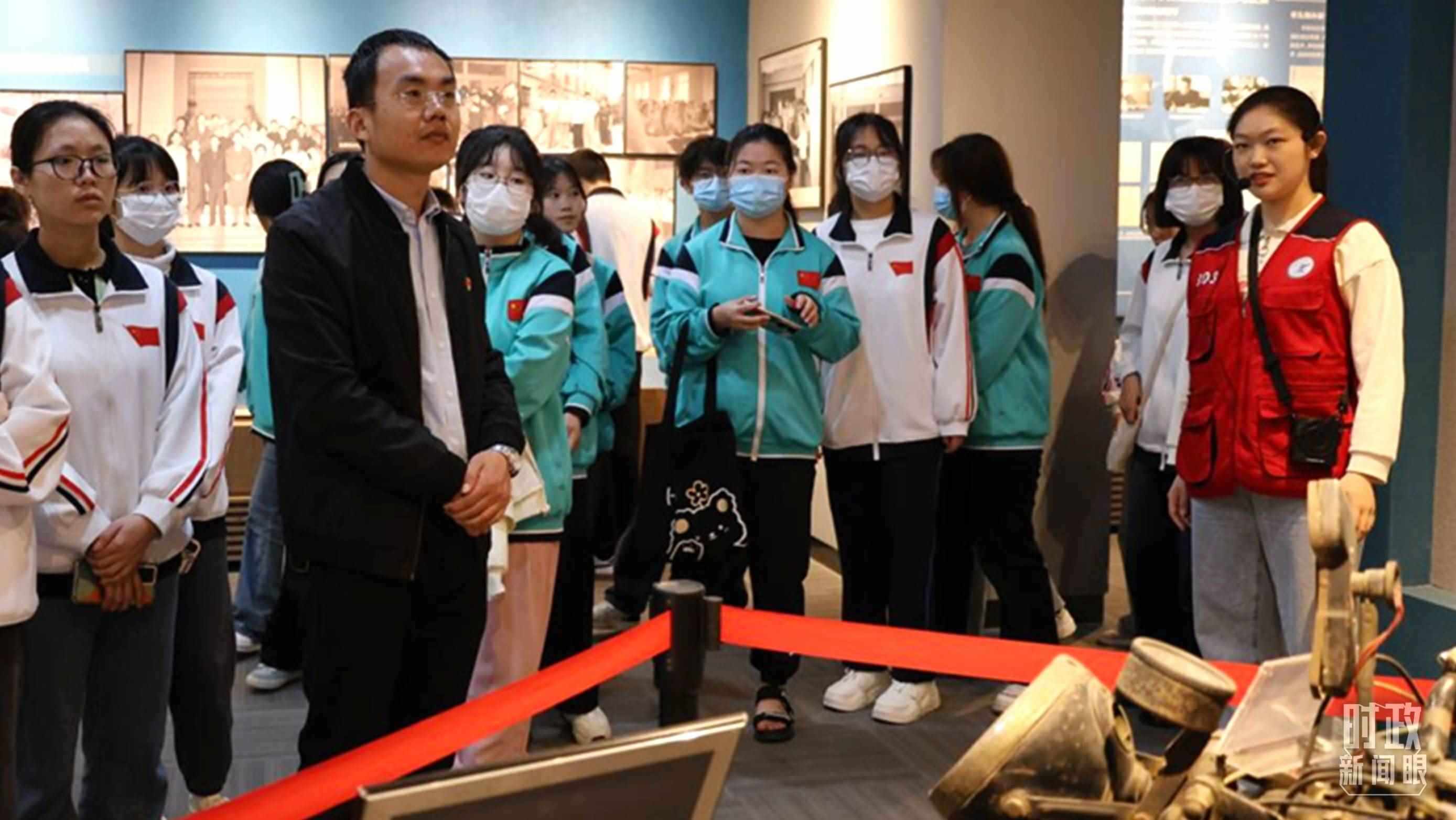 △西安高校師生參觀交大西遷博物館。（資料圖）