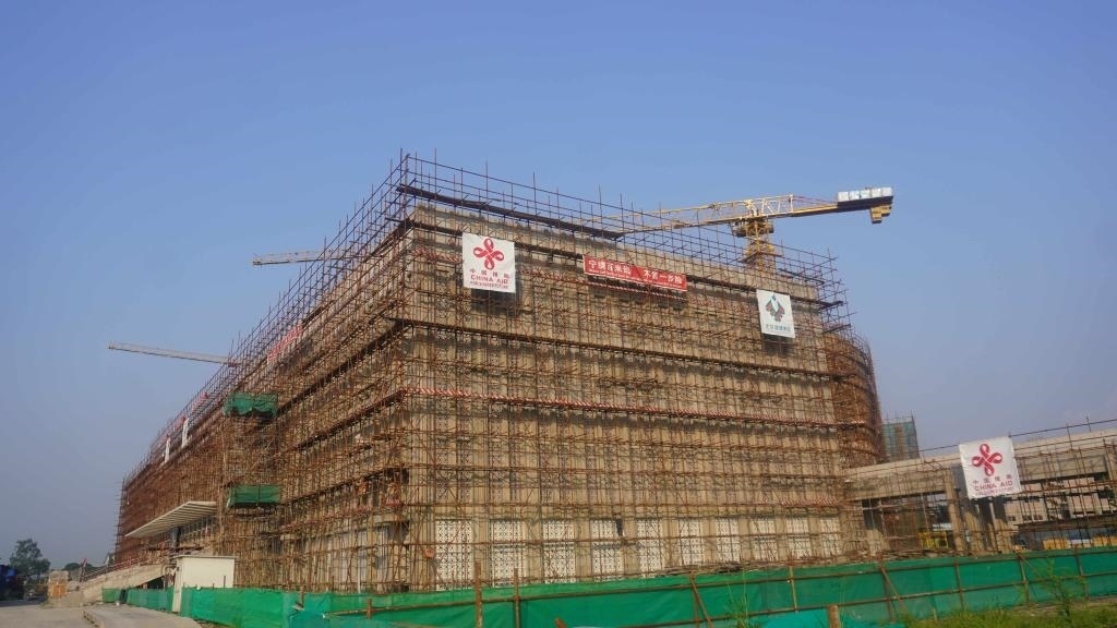 這是2023年5月23日在剛果（金）首都金沙薩拍攝的由中國(guó)援建的中部非洲文化藝術(shù)中心項(xiàng)目施工現(xiàn)場(chǎng)。