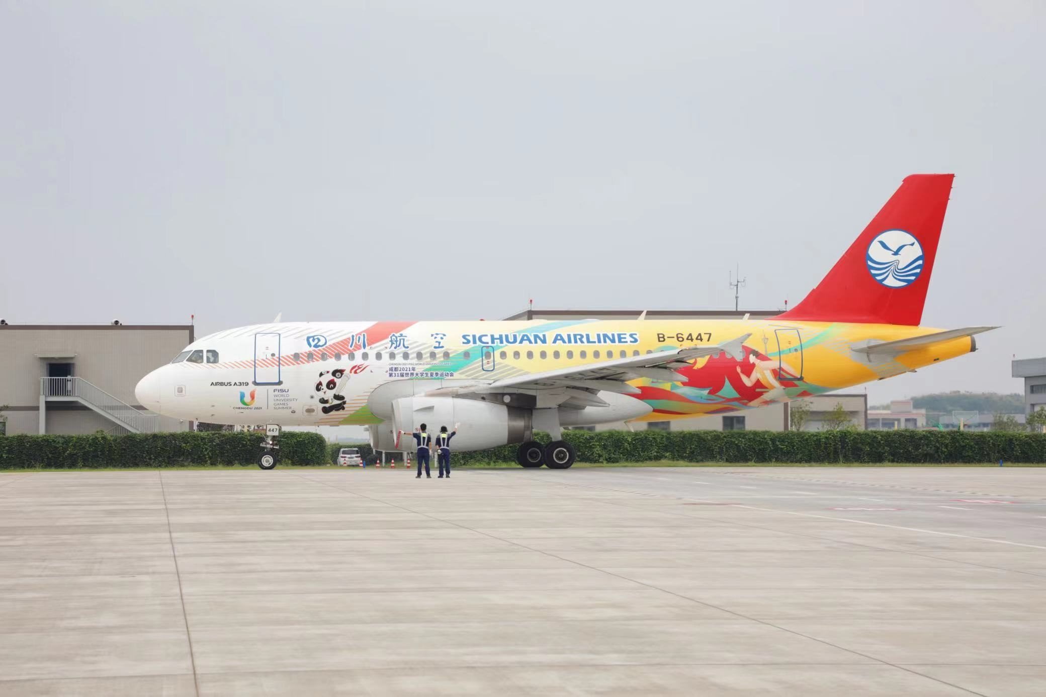 “大運(yùn)號(hào)”主題彩繪飛機(jī)。 圖片來源：成都大運(yùn)會(huì)執(zhí)委會(huì) 趙汪洋攝