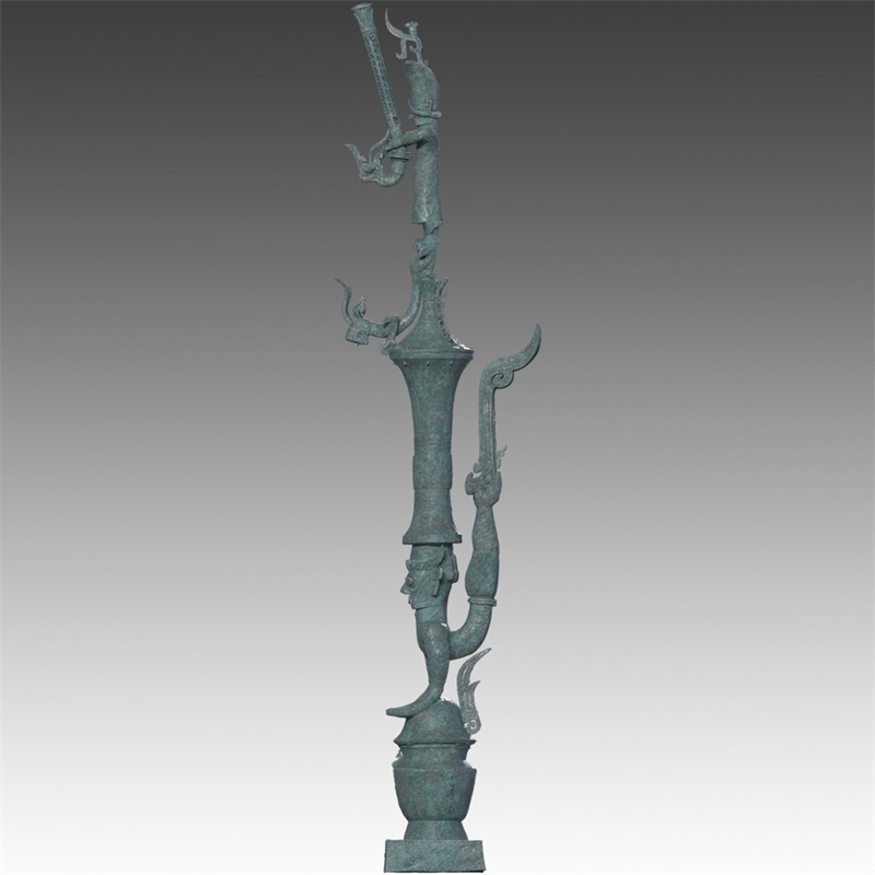 銅罍座倒立鳥足頂尊神像。四川省文物考古研究院供圖