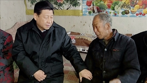 △2012年12月30日，習(xí)近平總書記來(lái)到河北省阜平縣龍泉關(guān)鎮(zhèn)顧家臺(tái)村看望困難群眾。