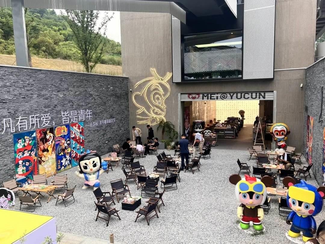 在浙江省湖州市安吉縣天荒坪鎮(zhèn)余村拍攝的國漫主題咖啡店。銳聆 攝