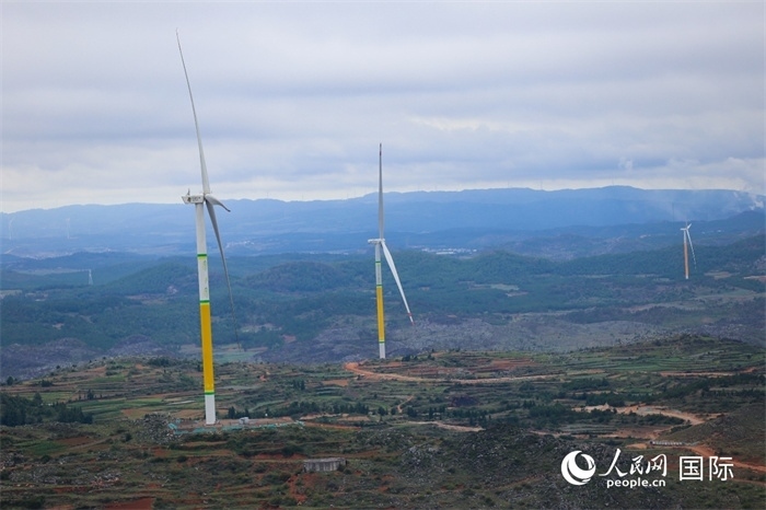 位于云南省曲靖市富源縣的富源西風(fēng)電基地。（人民網(wǎng) 李發(fā)興攝）