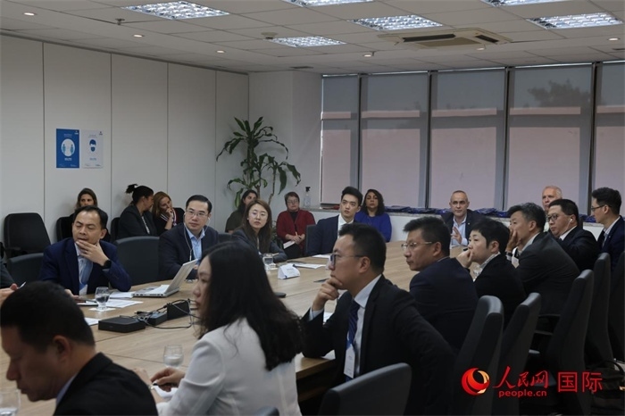 與會代表參與座談交流。（人民網(wǎng)記者 時元皓攝）