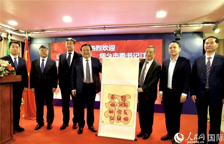 參加座談會的主要嘉賓合影留念。人民網(wǎng)記者宋亦然攝