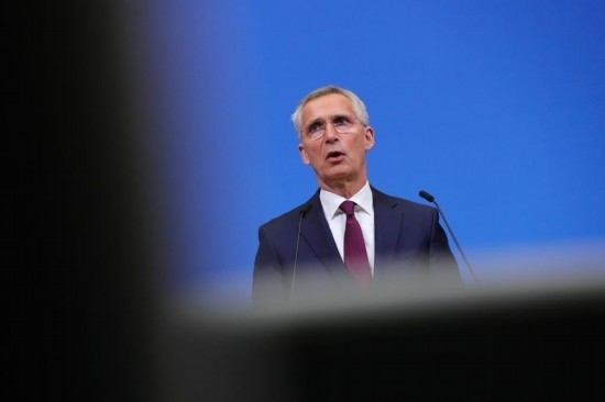 7月6日，在比利時(shí)布魯塞爾的北約總部，北約秘書長斯托爾滕貝格在會(huì)議后召開新聞發(fā)布會(huì)。新華社記者鄭煥松攝