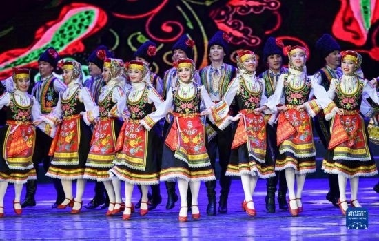 7月21日，哈薩克斯坦薩爾塔納國家舞蹈團(tuán)的演員在演出。