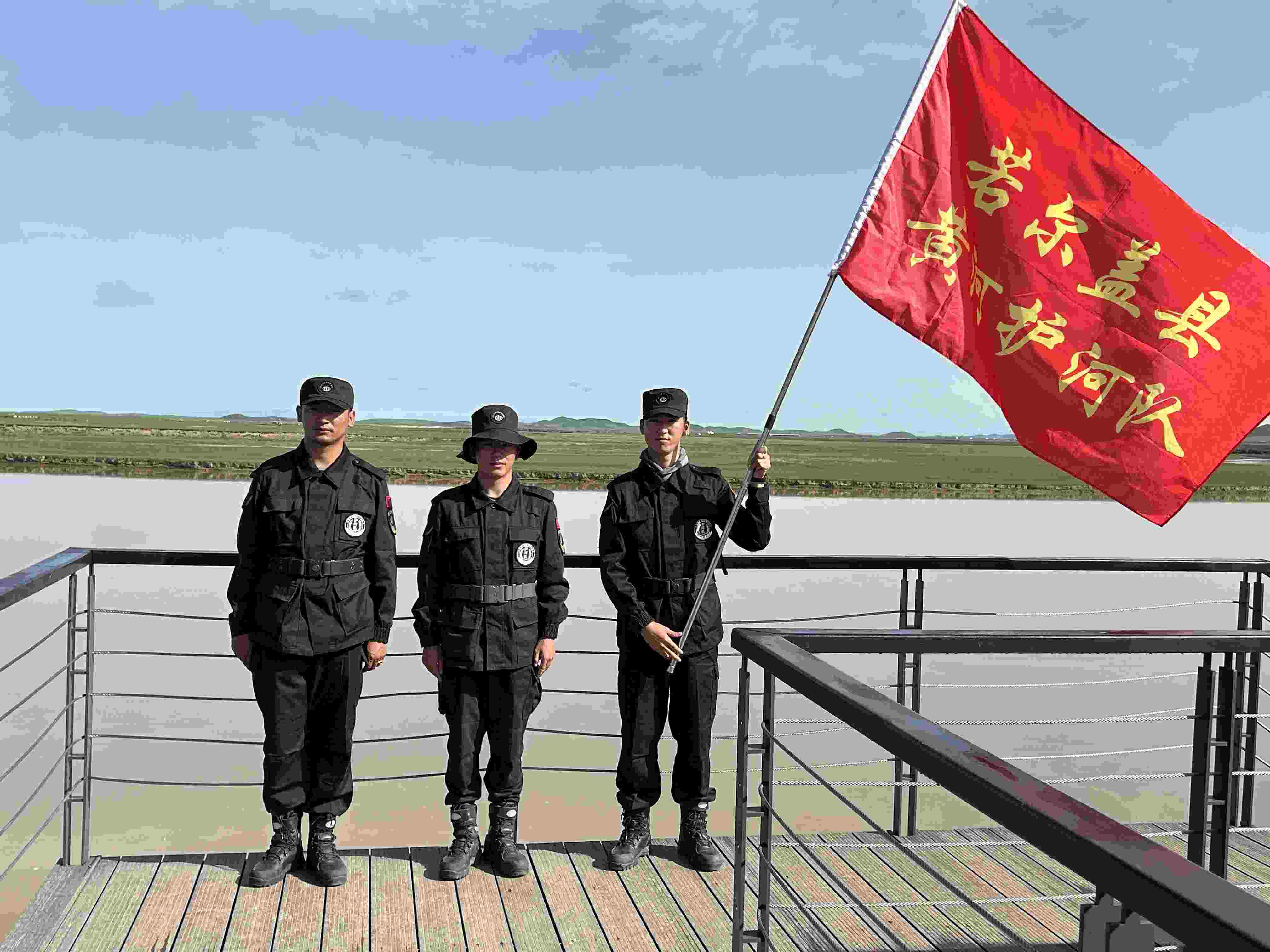若爾蓋縣黃河護河隊。人民網(wǎng) 周靜圓攝