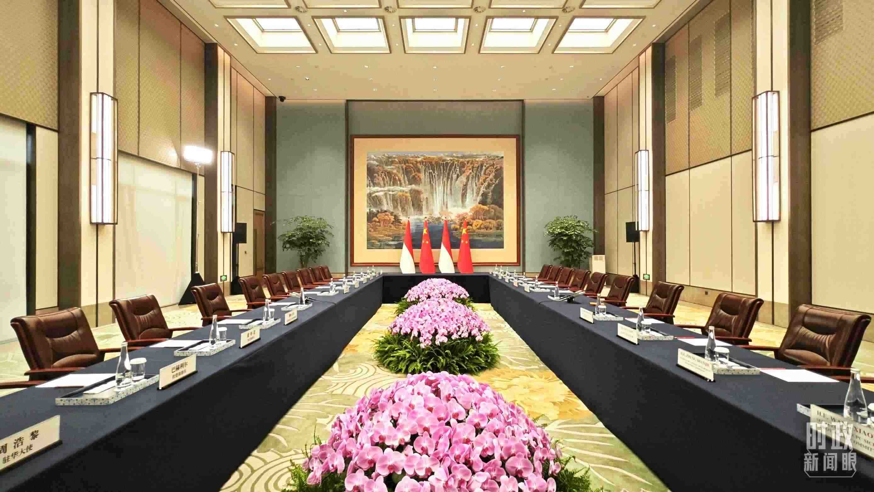 中印尼兩國(guó)元首在這里舉行會(huì)見(jiàn)。這是會(huì)見(jiàn)開(kāi)始前的場(chǎng)景。（總臺(tái)央視記者許永松拍攝）