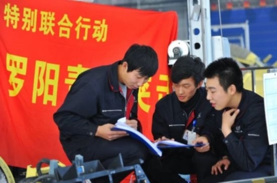 在工作中的“羅陽青年突擊隊”隊員。航空工業(yè)沈飛供圖