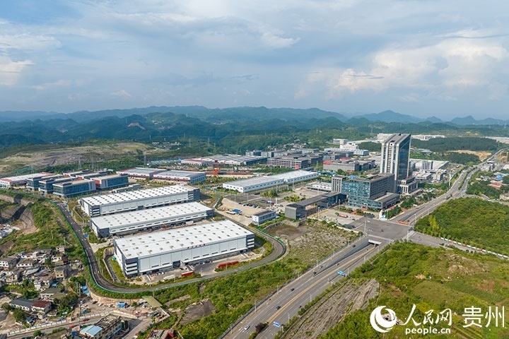 航拍貴陽綜保區(qū)。人民網(wǎng)記者 涂敏攝