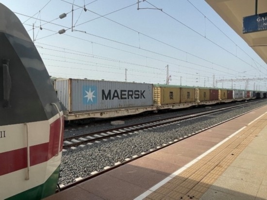 亞吉鐵路吉布提那噶德車站的貨運(yùn)車廂。人民網(wǎng)記者 趙艷紅攝