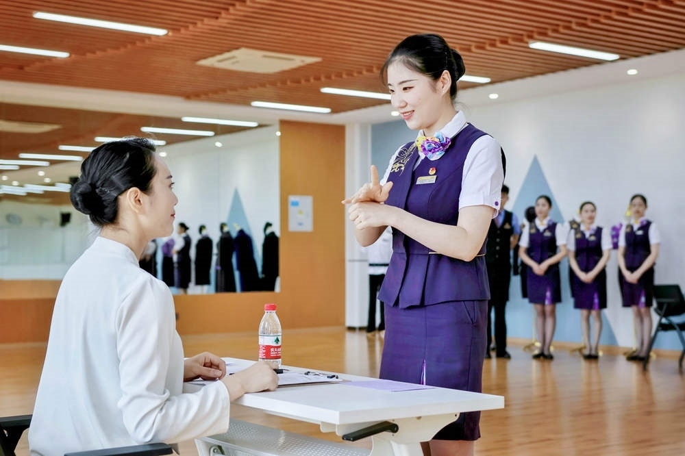 手語(yǔ)培訓(xùn)與考核。