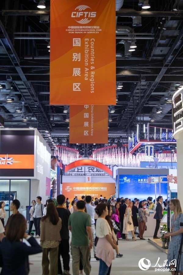 9月2日，服貿(mào)會國別展區(qū)，人流如潮。人民網(wǎng)記者 翁奇羽攝