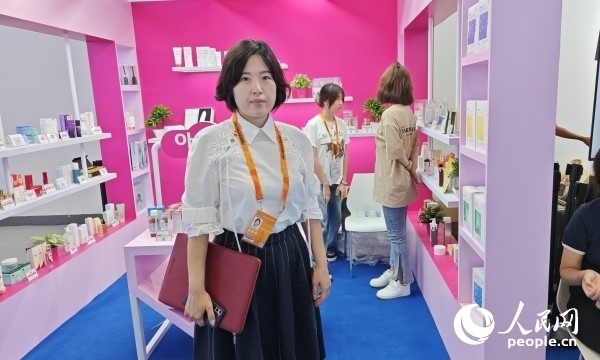 9月3日，韓國駐華大使館經(jīng)濟(jì)部參贊金至凰接受人民網(wǎng)記者采訪。人民網(wǎng)記者 趙雯博攝