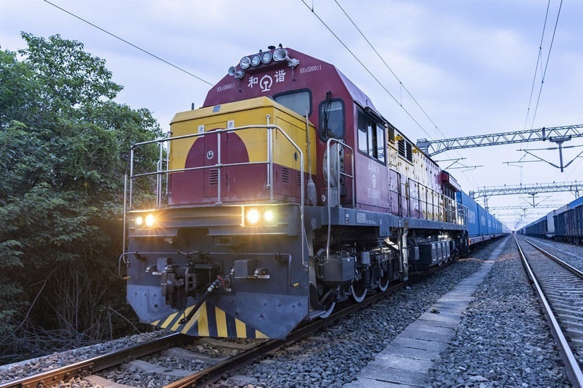 首趟中歐班列（成都）冷鏈專列到達(dá)成都國(guó)際鐵路港。青白江區(qū)委宣傳部供圖