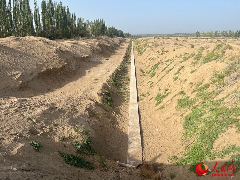 斗渠改造后，大大提高了輸水效率。人民網(wǎng)記者 常雪梅攝