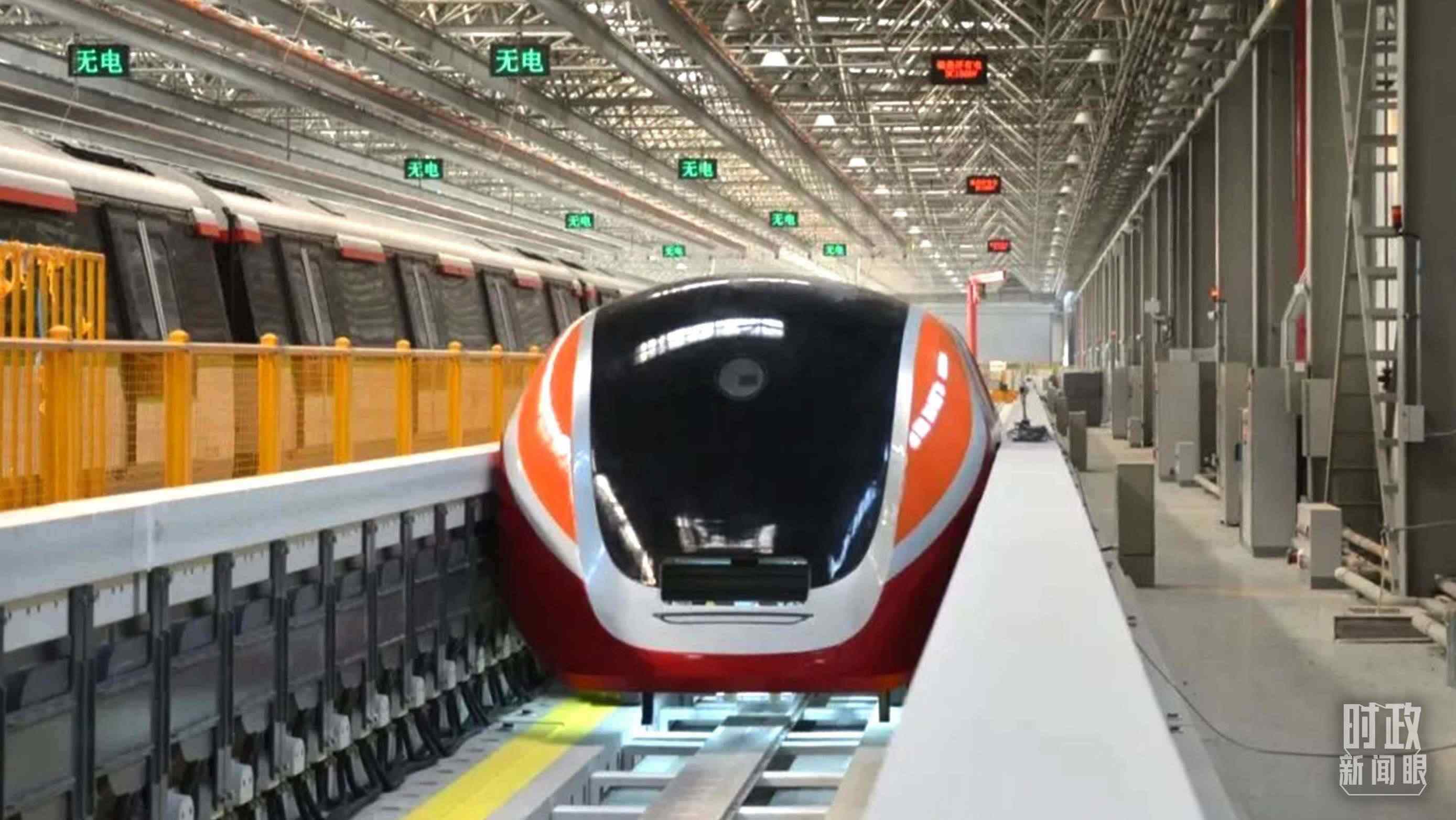 △3月31日，由中國(guó)中車自主研制的國(guó)內(nèi)首套高溫超導(dǎo)電動(dòng)懸浮全要素試驗(yàn)系統(tǒng)完成首次懸浮運(yùn)行。（圖/中車齊齊哈爾車輛有限公司）