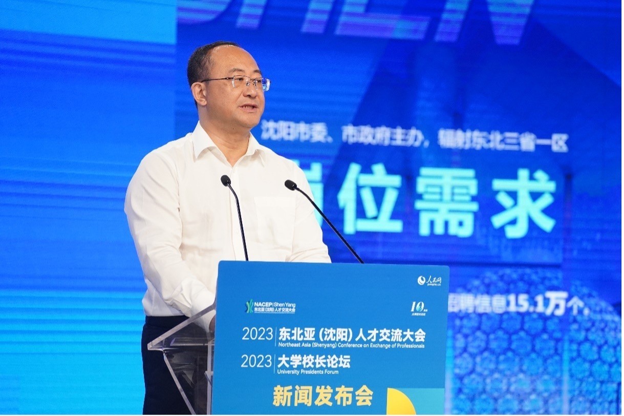 遼寧省沈陽(yáng)市人力資源和社會(huì)保障局黨組書記、局長(zhǎng)王志剛發(fā)布崗位需求和人才政策。人民網(wǎng)記者 馬天翼攝