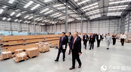 圖為旗艦倉(cāng)現(xiàn)場(chǎng)。人民網(wǎng) 郭錦標(biāo)攝