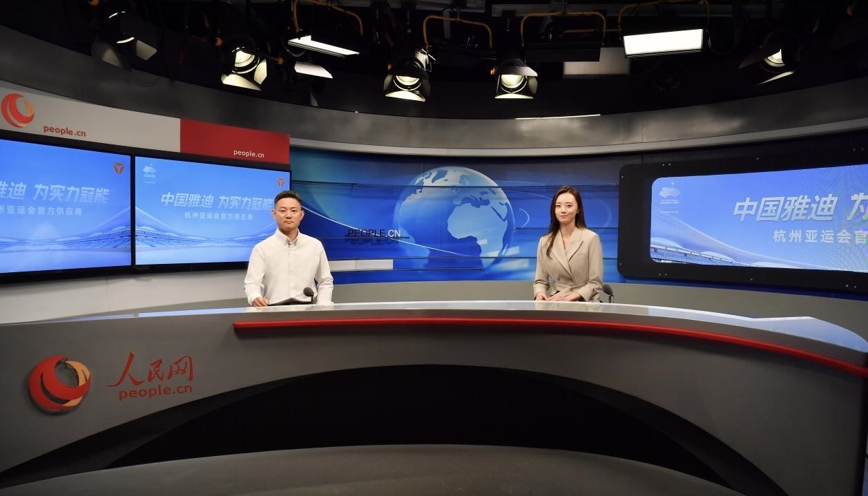 雅迪科技集團(tuán)全球營銷與服務(wù)總裁王家中接受人民網(wǎng)記者采訪。人民網(wǎng)記者 于凱攝