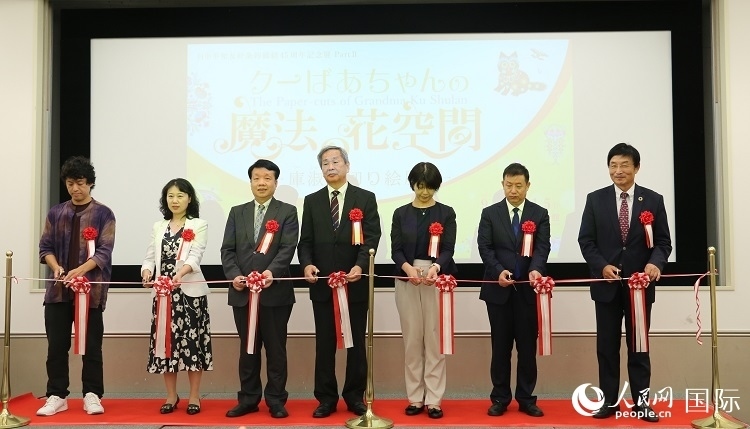 嘉賓共同為開幕式剪彩。人民網 許可攝