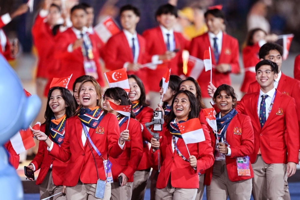 新加坡代表團(tuán)在開幕式上入場(chǎng)。