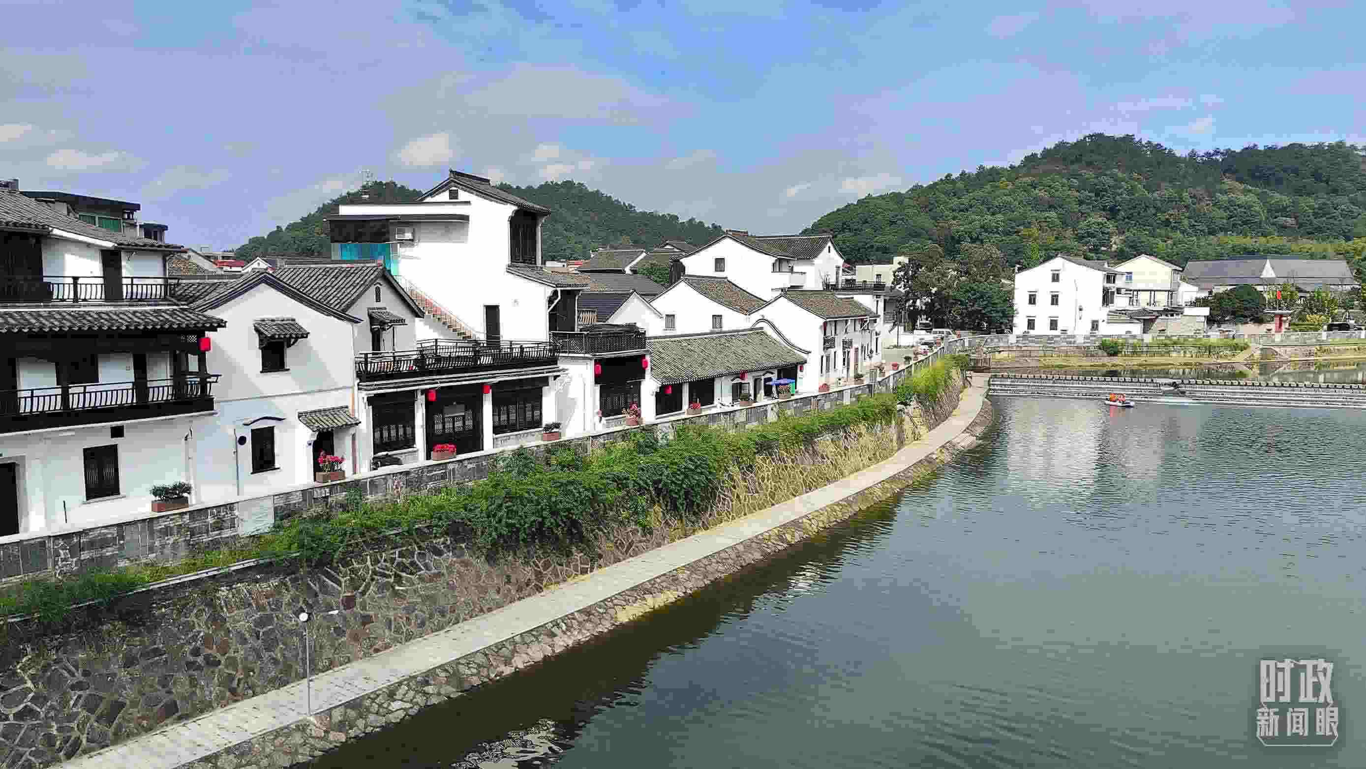 △“楓橋經(jīng)驗(yàn)”發(fā)源地諸暨市楓橋鎮(zhèn)。（總臺(tái)央視記者楊立峰拍攝）