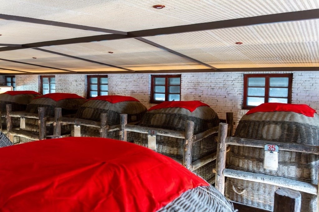 西鳳酒“酒?！辟A存庫 王哲攝